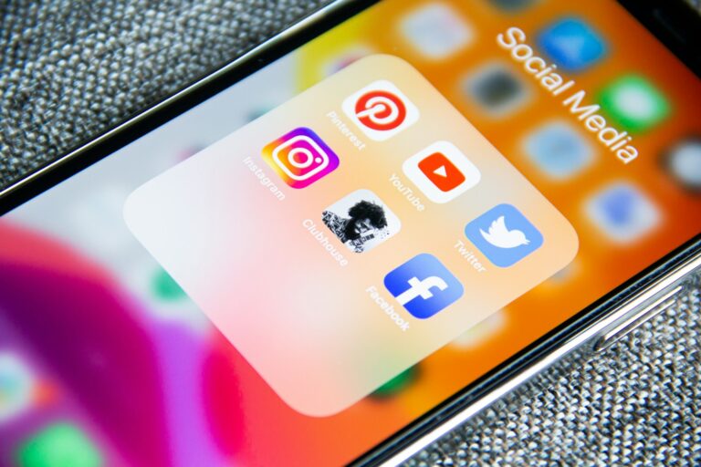 Divulgue seu link exclusivo nas redes sociais, alcance mais pessoas e transforme cada indicação em comissão recorrente.